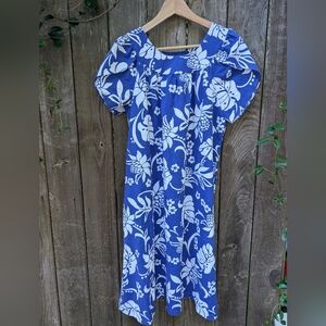 Vintage Hawaiian Dress - Blue & White Floral Muumuu - Women's Medium (Oversized)